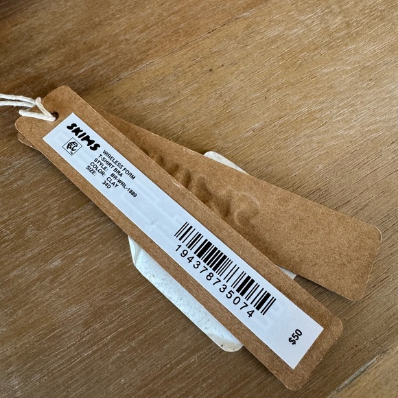 SKIMS Wireless Form TShirt Bra - Clay - Picture 4 of 4